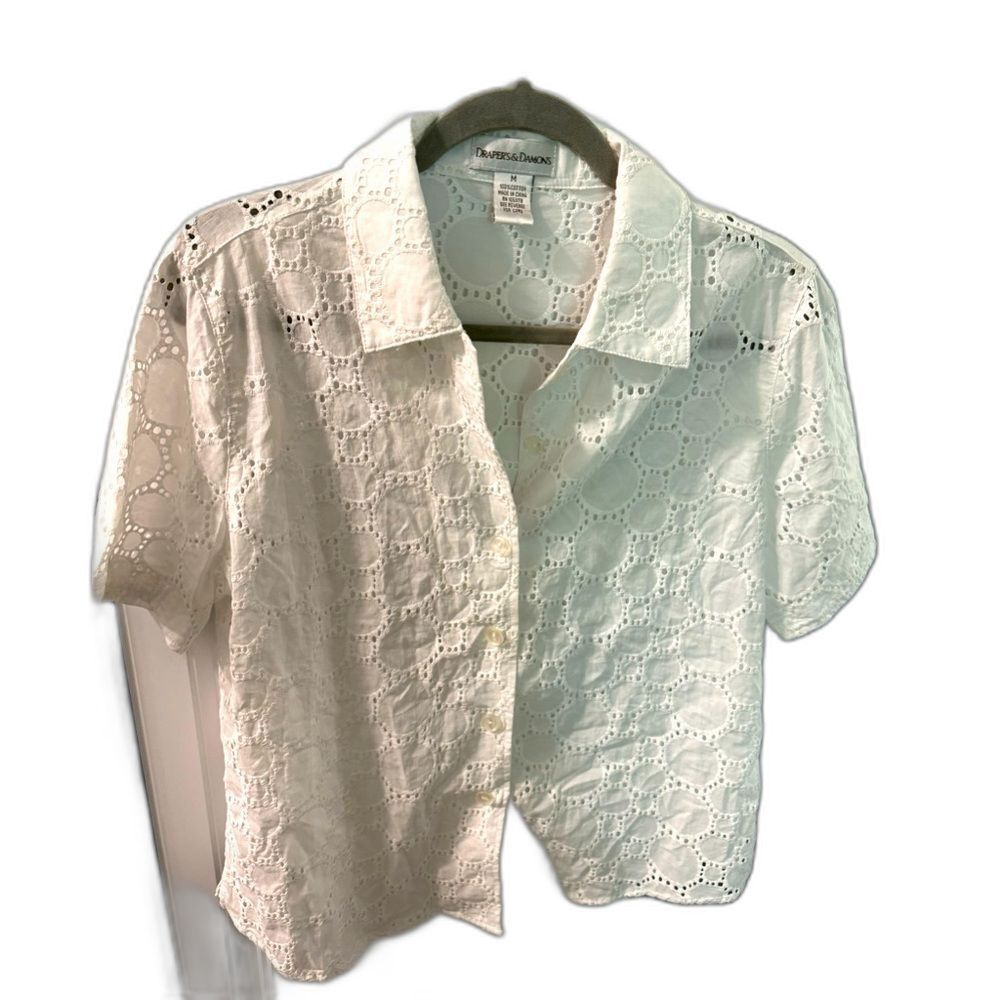 DRAPERS & DAMONS white eyelet embroidered lace button down size medium blouse